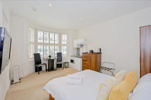 Deluxe Serviced Studio In Upmarket Belgravia