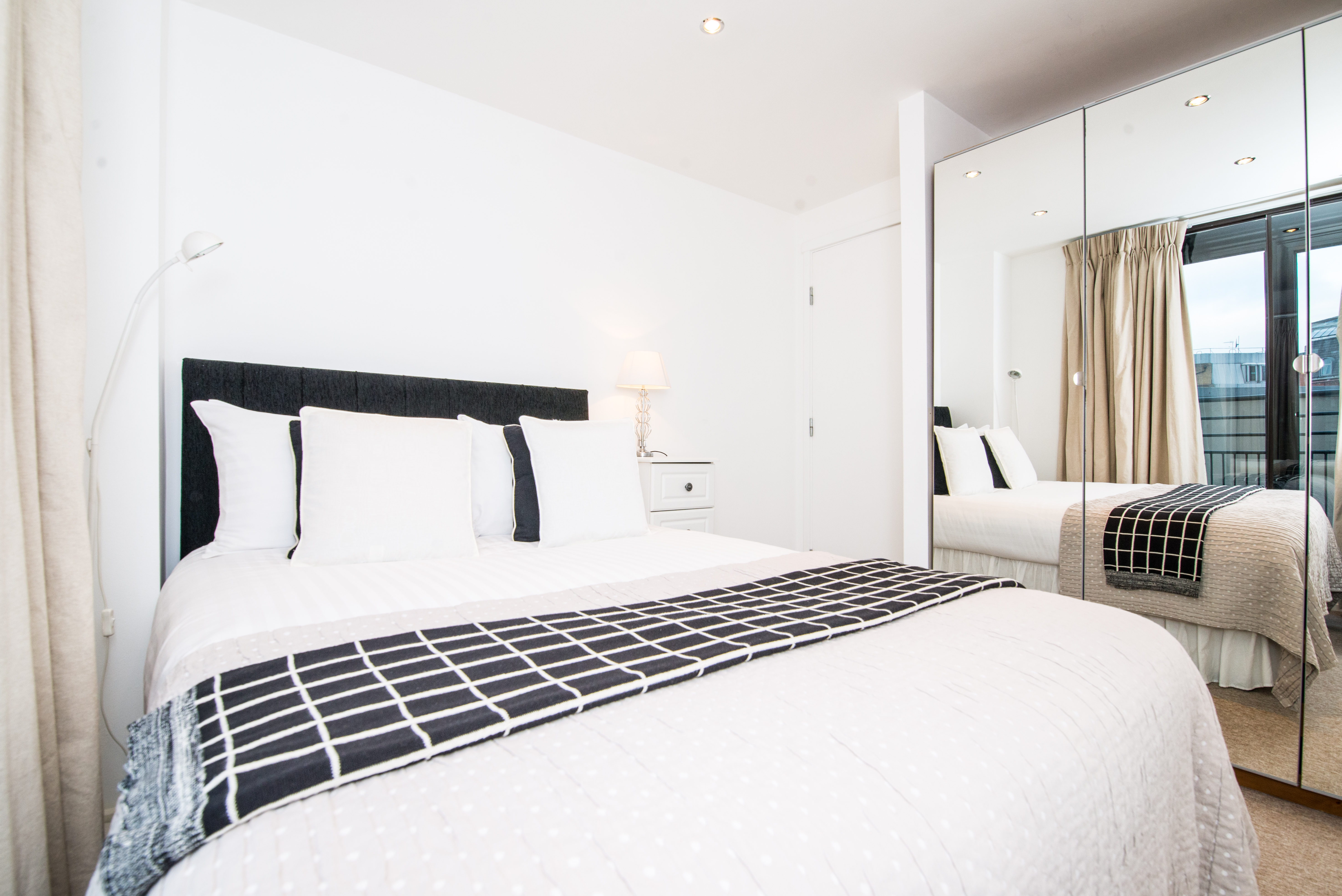 Read more about the article Modern & Spacious Two Bedroom In Kensington