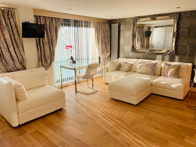 Read more about the article Bespoke Apartment In Canary Wharf – Newly Refurbished