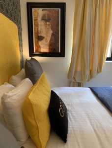 Bespoke Two Bedroom Apartment in Vibrant South Kensington